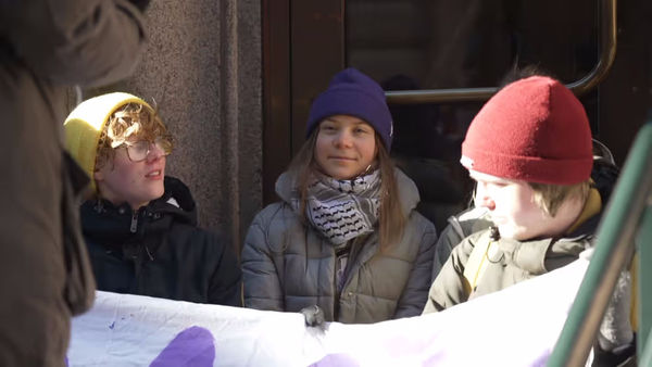 Грета Тунберг заблокировала вход в шведский парламент