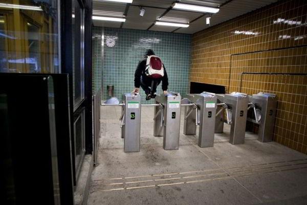 В Стокгольме восстанавливают билетный контроль на транспорте