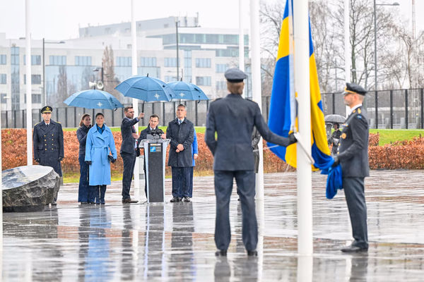 Шведский флаг подняли в штаб-квартире НАТО