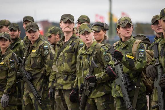 Воинская служба стала больше интересовать молодежь в Швеции