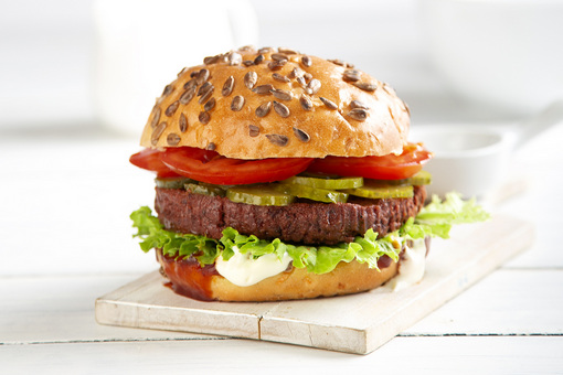 В Швеции можно попробовать вегетарианский бургер, вкус которого напоминает мясо человека