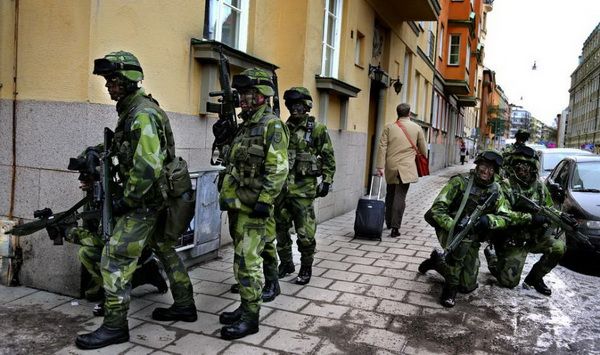 Военные защитили центр Стокгольма