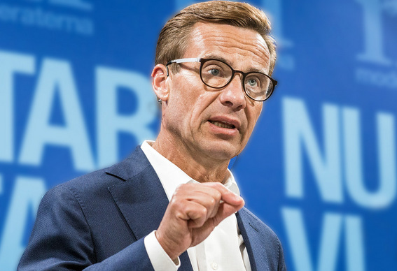 Лидер оппозиции считает, что в правительстве премьер Швеции создала кризис