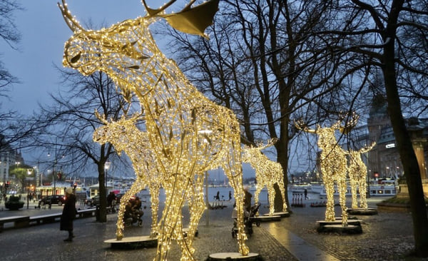 Стокгольм зажигает рождественские огни