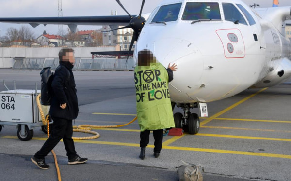 Экоактивисты попытались парализовать авиасообщение в Швеции