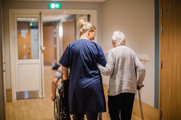 В Швеции выяснили причину заражения коронавирусом в домах престарелых