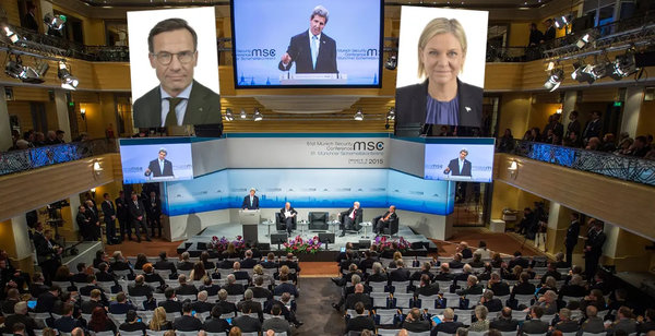 Премьер-министра Швеции наградили за втягивание страны в НАТО