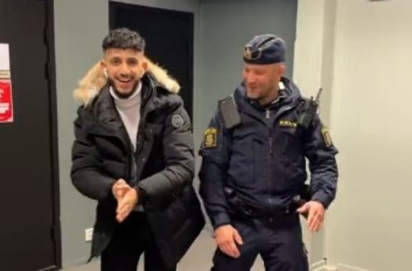 Арабский танец шведского полицейского стал вирусным 