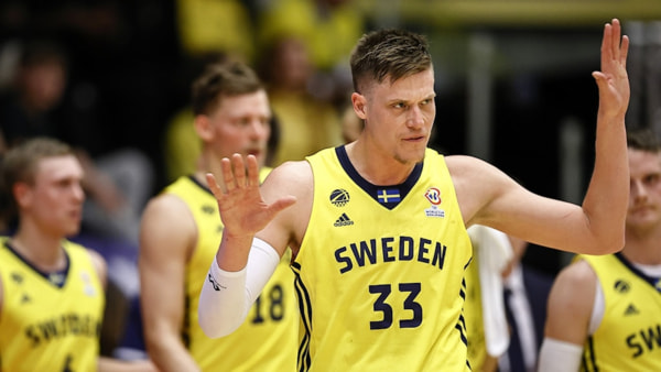 Шведского баскетболиста наказали за контракт с российским клубом