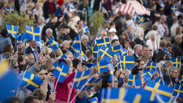 Рекордное количество новых граждан Швеции празднуют Национальный день