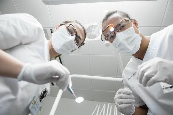 Швеция начинает импортировать португальских стоматологов