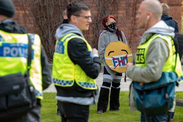 В Швеции начались протесты против правительственной стратегии борьбы с коронавирусом