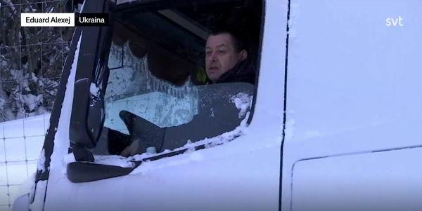 Украинский водитель десять часов ждал спасения на обочине шведской дороги