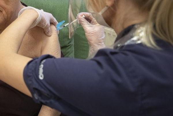 Число жертв прививок от коронавируса в Швеции достигло 85