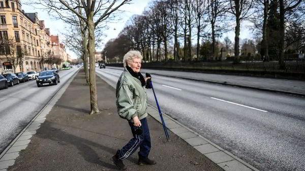 Сбор отходов помогает выживать пенсионерам в Швеции