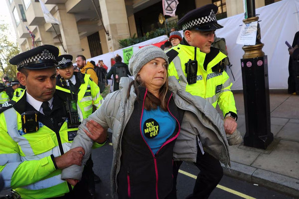 Полиция Великобритании арестовала шведскую экоактивистку
