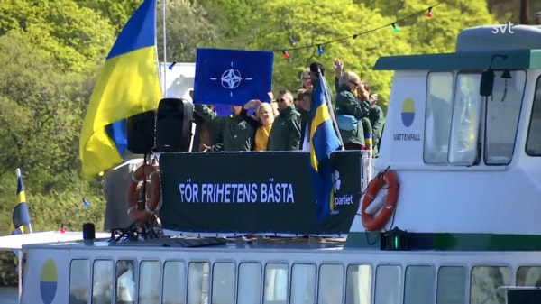В Стокгольме попытались омрачить День победы украинским гимном