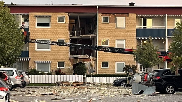 В шведском городе взрыв снёс фасад жилого дома