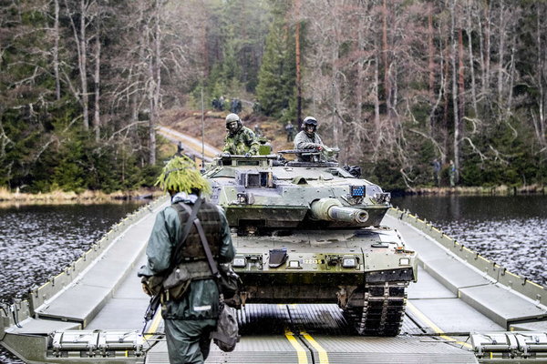 Половина шведов не доверяют армии