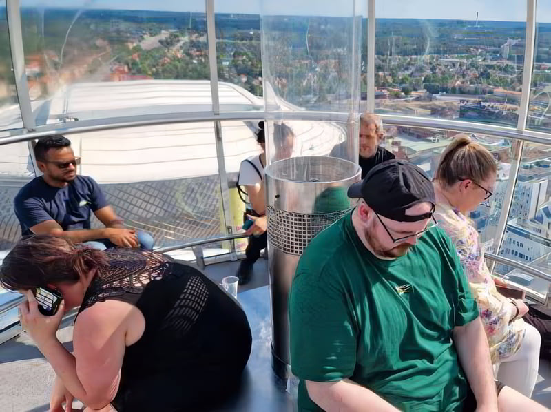 Одиннадцать человек эвакуировали с крыши крупнейшего в мире сферического здания в Стокгольме