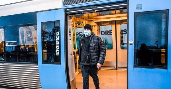 В стокгольмском метро начнут бесплатно выдавать медицинские маски