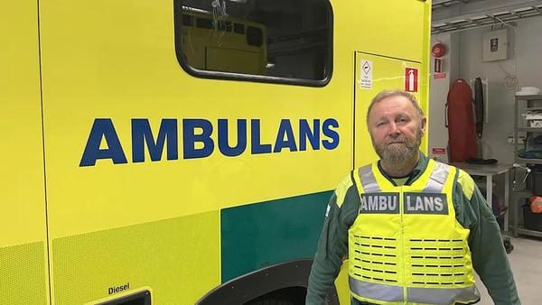 Шведских работников скорой помощи одевают в бронежилеты