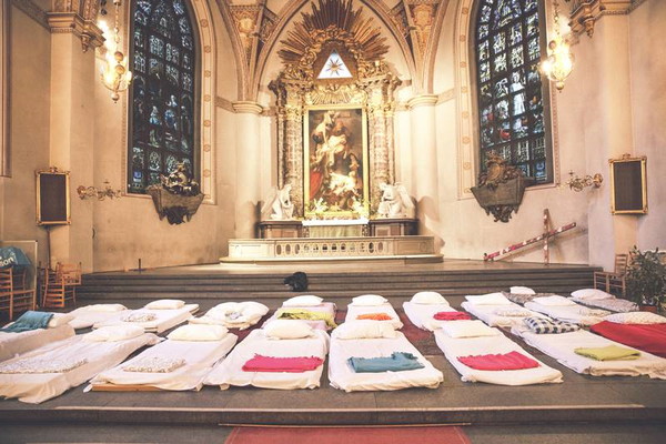 Бездомным запретили ночевать в стокгольмской церкви XIII века