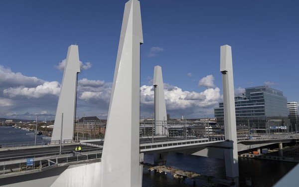В Швеции новый мост дал трещины