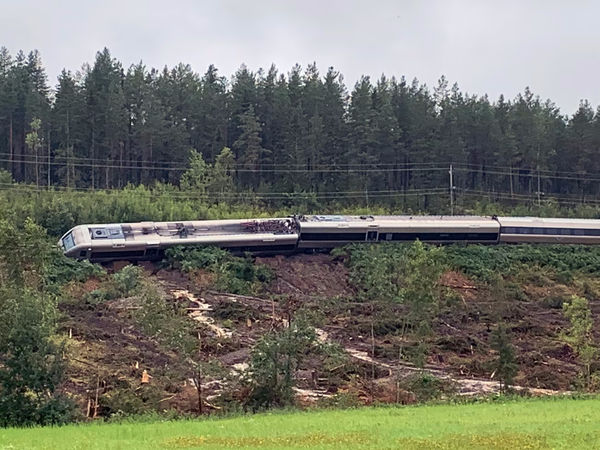 В Швеции потерпел крушение пассажирский поезд