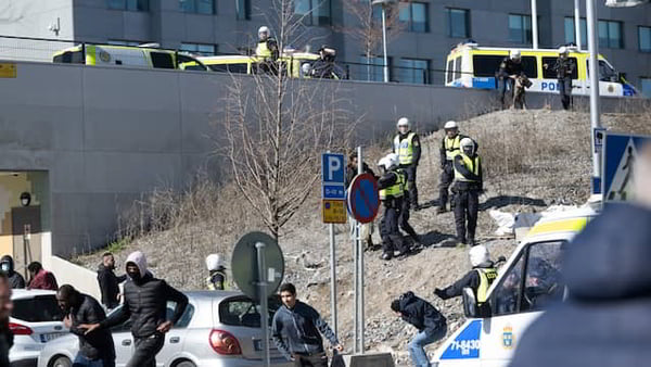 Массовые беспорядки обвалили рейтинг Стокгольма