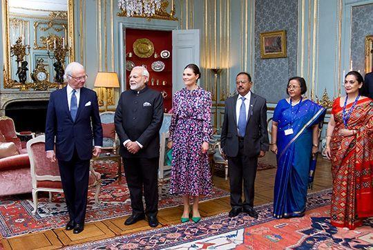 Кронпринцесса Виктория и король Карл XVI Густав встретились с премьер-министром Индии