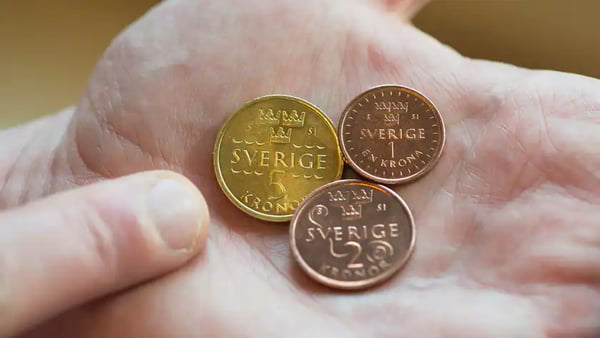 В Швеции продолжается падение национальной валюты