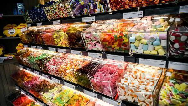 Пандемия заставила шведов отказаться от сладостей