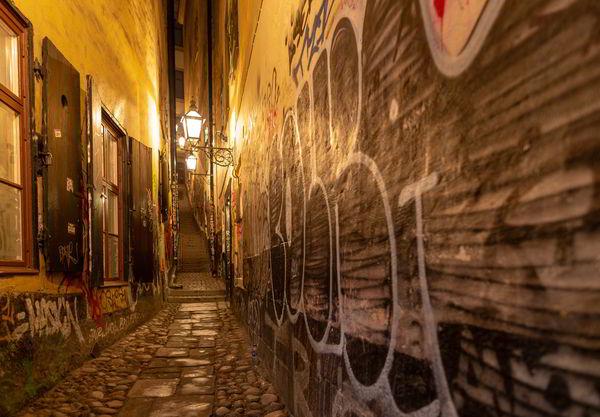 В Стокгольме оградят от вандалов самый узкий переулок города