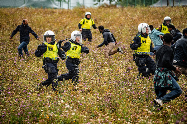 Фото разгона африканцев шведской полицией получило престижную премию