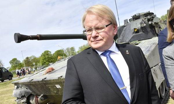 Министр обороны Швеции в ярости из-за поведения России