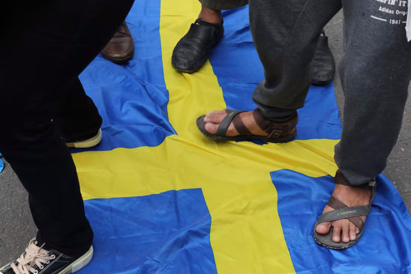 Большинство шведов требует запретить сожжение Корана