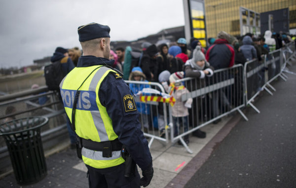 Украинских беженцев обманом заставляют работать в Швеции бесплатно