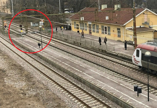 В Швеции поезд сбил трёх человек