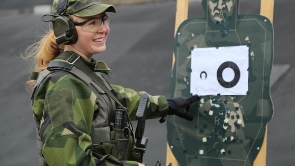 Военные предупредили о стрельбе в центре Стокгольма