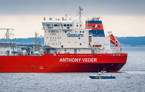Швеция готовится принять очередное судно с неприятным российским газом