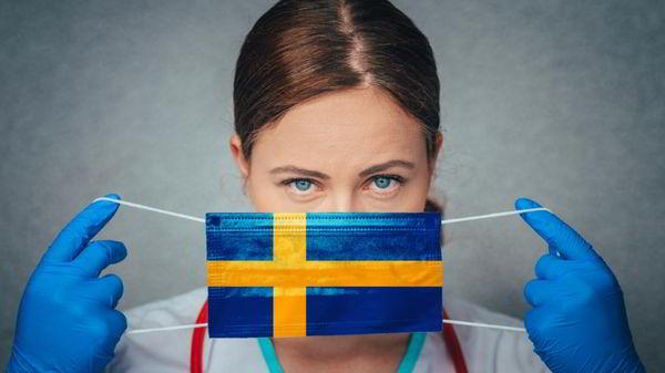 Швецию призывают признать провал стратегии борьбы с коронавирусом