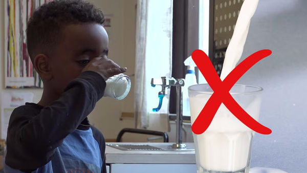 В шведском городе родителям запретили покупать молоко своим детям
