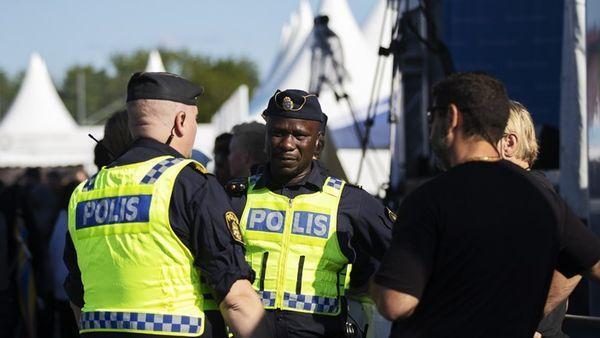 Шведских полицейских научат быть добрее к приезжим