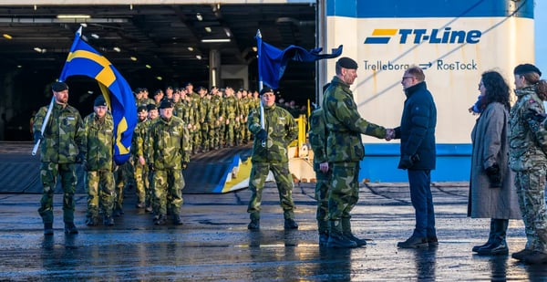 Шведские военные высадились в Латвии