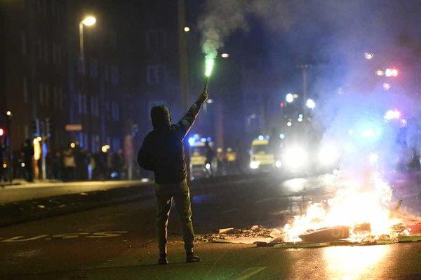 Полицейские Стокгольма готовятся к массовым беспорядкам