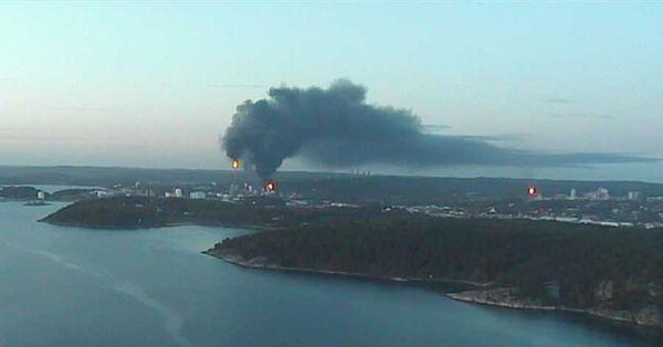 Страшный пожар на химическом заводе в Швеции