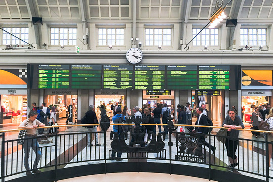 На всех ж/д вокзалах Швеции случился технический сбой