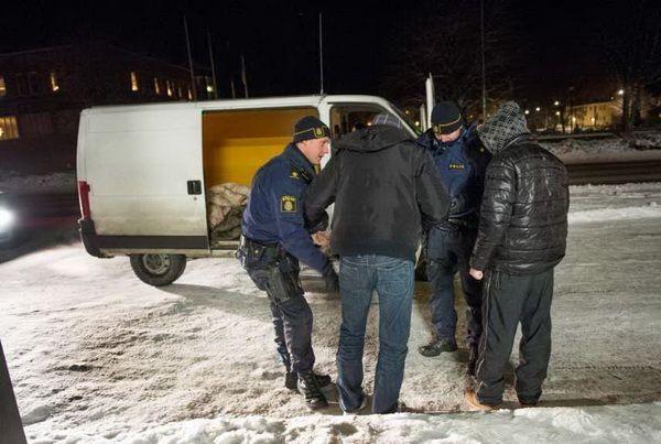 Полиция Швеции требует усилить контроль на границах