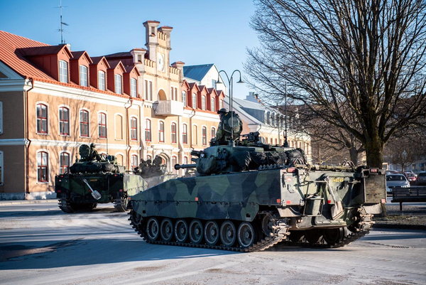 Для защиты от российской агрессии в шведский город ввели танки
